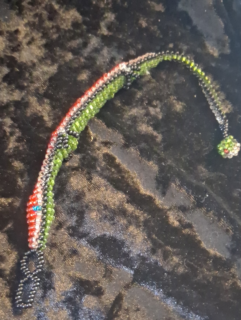 Handmade  Beaded Geckio Lizard Bracelet in Green, Red & Black Sz 7.5